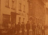 Herzlich Willkommen in unserer Metzgerei mit eigener Herstellung in Teisnach. Herzlich Willkommen in unserer Metzgerei mit eigener Herstellung in Teisnach.